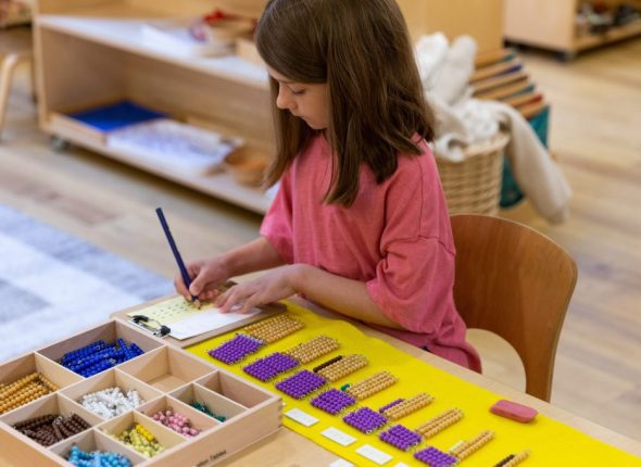 Montessori-100-Saat-Sertifika-Egitimi-1024x682